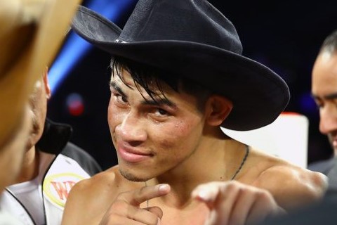Emanuel_Navarrete_post_fight-770x553.jpg